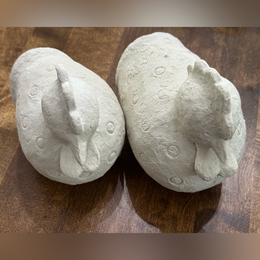 plaster or paper mâché , Chicken Figurines
Possible to paint or just leave as is